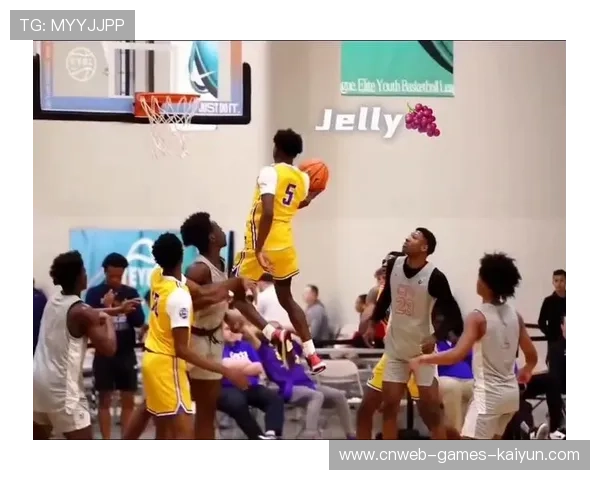 篮球场上的尴尬瞬间:抢断炫技失败引发的唏嘘与反思