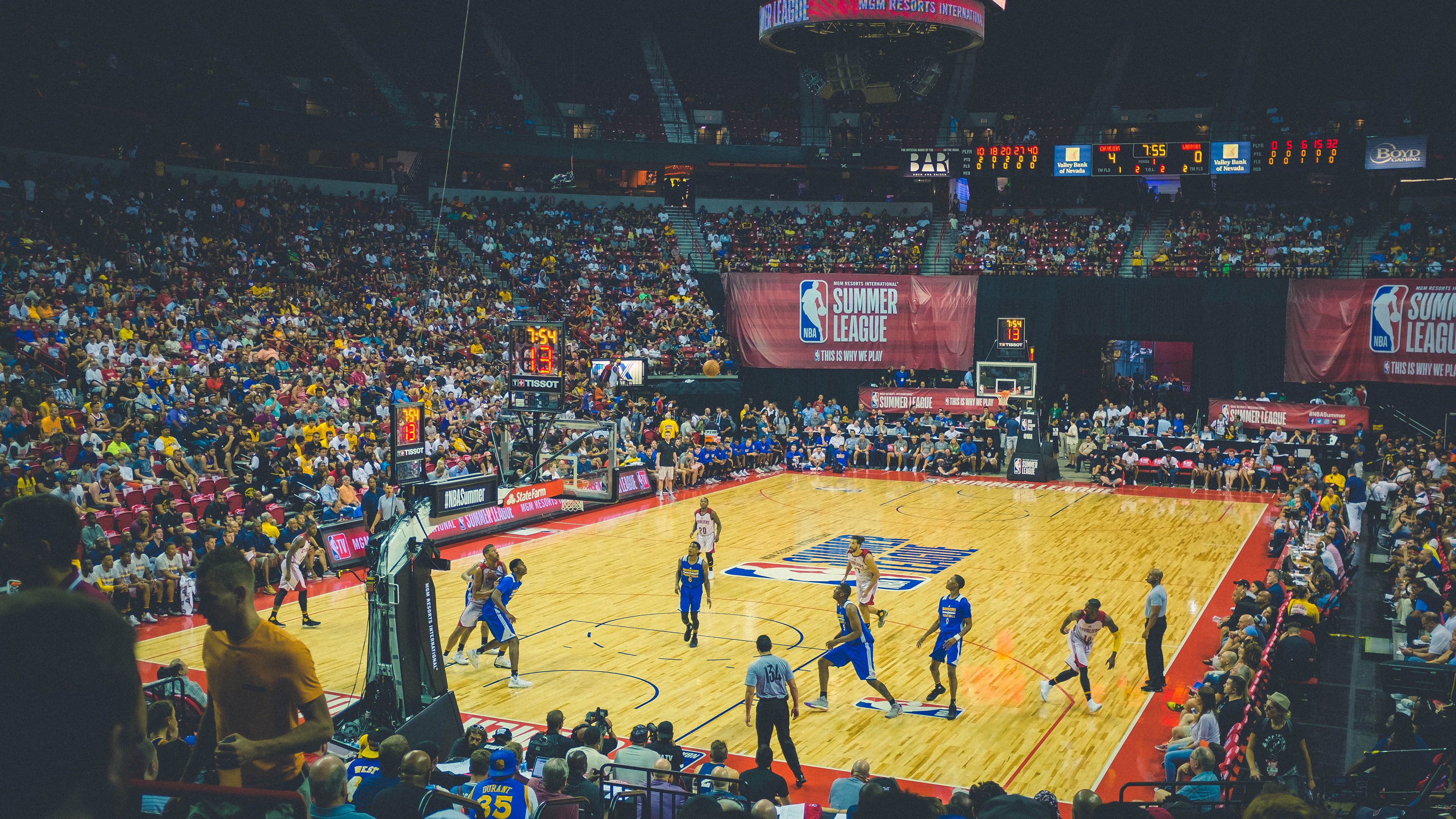 掘金替补席发威，力克湖人夺西部半决赛首胜，西部半决赛湖人对火箭g2